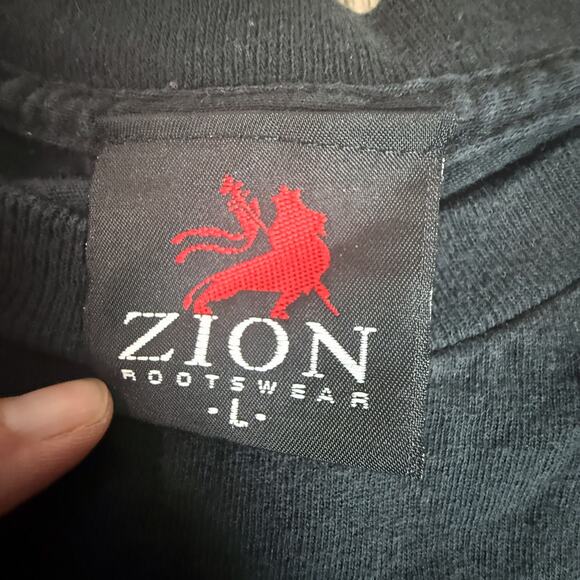 Johnny Cash Black Graphic T-Shirt USA Flag Stars Zion Rootswear Size L - Picture 3 of 6